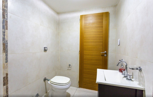 Venta Lomas De Zamora Oficina Super Luminosa 45m2, Al Frente Sobre Av. Hipolito Yrigoyen!