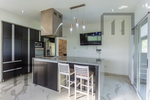 Imagen 10 de 28 de Casa En Venta De 4 Dormitorios C/ Cochera En Barrio Privado Terralagos