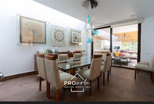 Casa En Venta De 7 Dorm. En La Reina