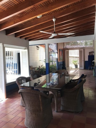 Imagen 2 de 12 de Se Vende Casa 1000m² 11h/8b+/4p Caraballeda - La Guaira