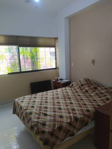 Townhouse En Villa Shirak Callejón Mañongo Frente Al Sambil.