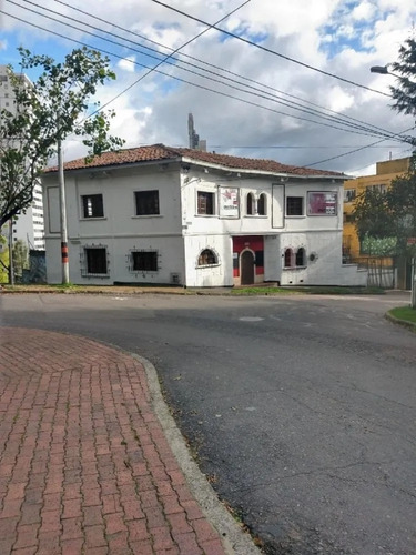  Estupenda Casa Histórica En Barrio Bosque Izquierdo                                                                                                        