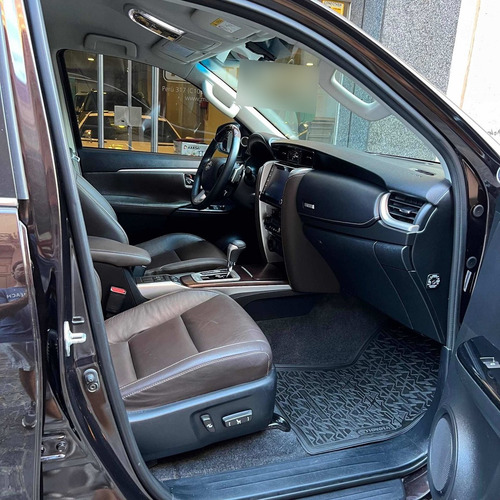 Imagen 11 de 25 de Toyota Sw4 2019 2.8 Srx 177cv 4x4 7as At Automatica Lucsc