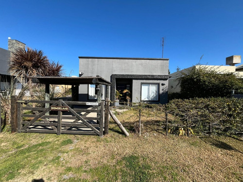 Casa Moderna Y Funcional En Domselaar Chico Venta