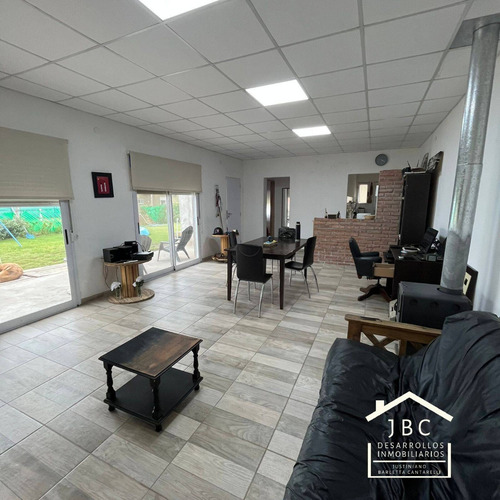 Venta Casa Un Dormitorio, Con Gran Parque, Bahia Blanca.