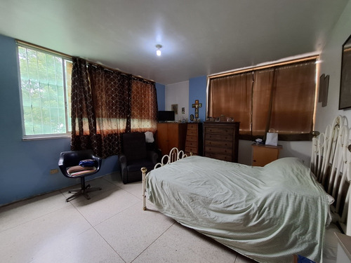 Amplio Apartamento En Venta San Bernardino De 153m2 Ov