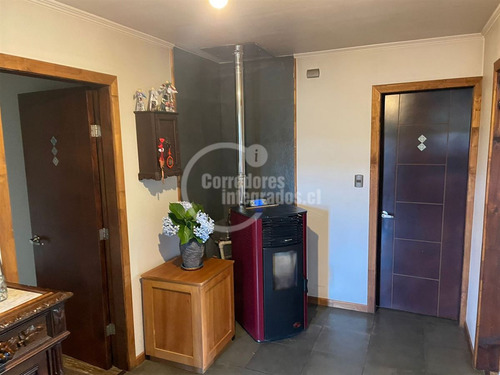Casa En Venta De 5 Dorm. En Puerto Varas