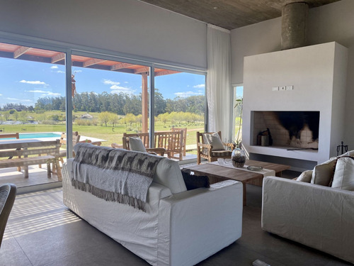 Casa En Alquiler Por Temporada De 4 Dormitorios En Pueblo Mio (ref: Bpv-8405)