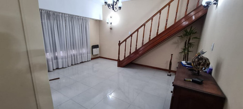 Imagen 4 de 10 de Hermosa Casa 4 Ambientes En Zona Residencial