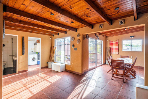 Casa En Venta Sobre Lote Propio En Saavedra