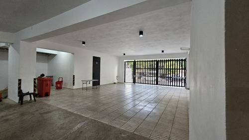 Apartamento A Estrenar En Alquiler En Evaristo Morales, Santo Domingo, Torre Moderna Con Área Social