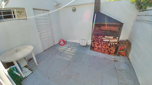 Casa En Venta Playa Mansa 3 Dormitorios- Ref: 6859