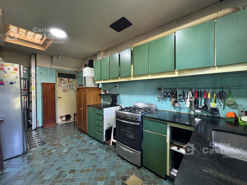 Casa Antigua De Categoría, 6 Amb., En El Bajo De Vte. López