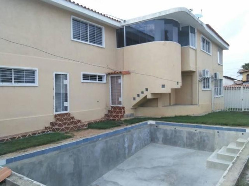Imagen 28 de 30 de Casa En Venta En Colinas De Santa Rosa Este De Barquisimeto Lara, (0.4.2.4.5.9.3.7.5.4.2)/ Código: 21-11609, Rent-a-house Centro Occidente Mls, Cuenta Con 5 Habitaciones, 7 Baños, 626 Mts2