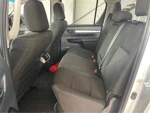 Imagen 7 de 9 de Toyota Hilux Srv At 4x2