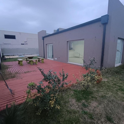 Casa En Venta - 4 Dormitorios 3 Baños - Cochera - 650mts2 - Tandil