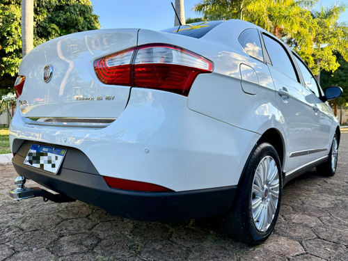 Fiat Grand Siena 1.6 16v Essence Flex 4p