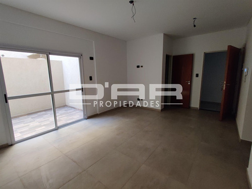 Imagen 6 de 14 de Amplio Y Luminoso 2 Amb, Con 2 Baños ****y 2 Patios**** Cochera Opcional - Pieres 900