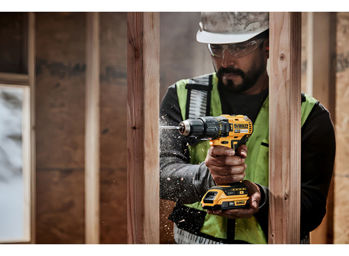 Taladro percutor atornillador inalámbrico de 13mm DeWalt DCD7771D1 + 1 batería de 2Ah + accesorio con bolsa