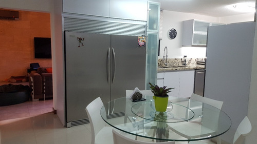 Imagen 15 de 30 de Los Naranjos Espectacular Calle Privada. Vigilancia. 350mts 6h6b4p Instagram:@inmuebleslosnaranjos 04143057302 04142695974