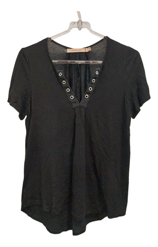 Remera Negra Asterisco Manga Cortas Con Ojalillos Escote 38 (Usado)
