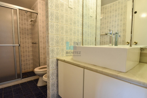Apartamento Esquinero En Venta De 3 Dormitorios + 2 Baños. Con Excelente Vista- Ref: 8705