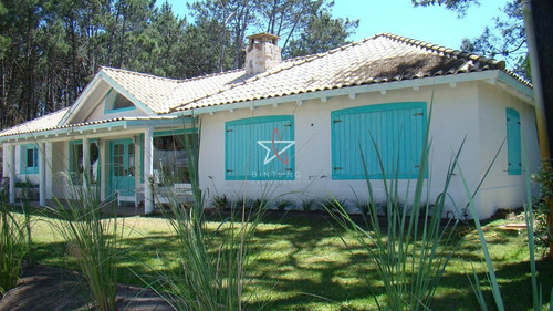 Imagen 1 de 26 de Casa, 3 Dorm Y Dep, Punta Del Este, La Barra, Laguna Blanca, Venta Y Alquiler- Ref: 376