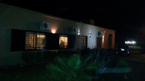 Imagen 19 de 20 de Casa Quinta Chascomus, 8 Personas, Piscina, Quincho, Aire Ac., Parrilla, Cocina Industrial, Gran Parque Arbolado