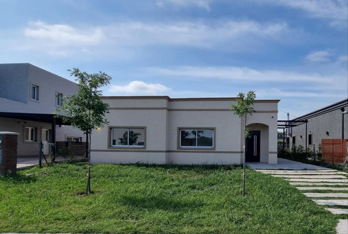 Casa Venta 5 Ambientes En Santa Lucía Pilar Del Este Lote De 560 M2