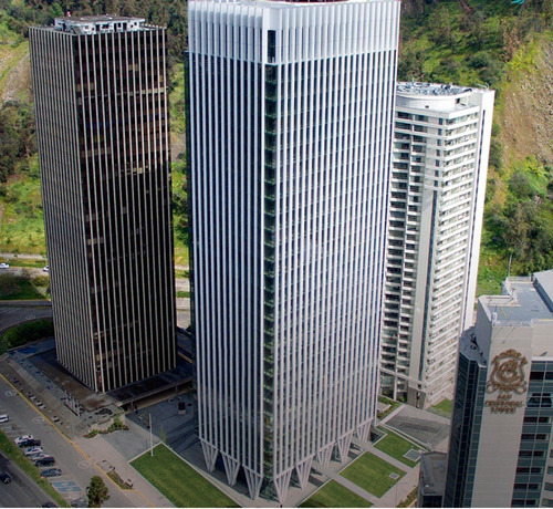 Modernos Locales Ubicados En El Edificio Torre Santa María