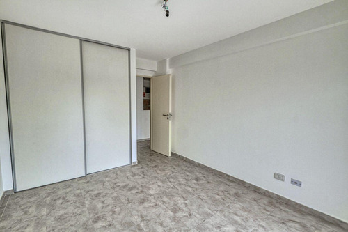 Departamento 3 Ambientes En Venta En Caseros, Tres De Febrero- Clamaco Sa