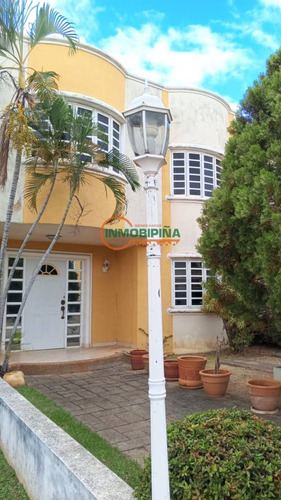 Inmobipiña Vende Townhouse En El Conj Resd. Villas Del Valle, Curagua, Puerto Ordaz, Estado Bolivar - Cr