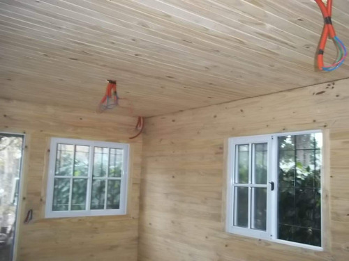 Imagen 4 de 18 de Prefabricada De 25m2 Con Aberturas De Madera Techo De Chapa