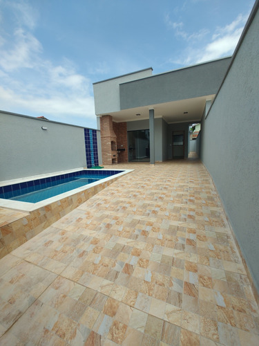 Casa Com Dois Quartos Sendo Uma Suíte, Piscina