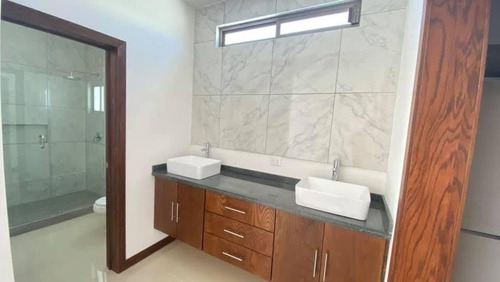 Imagen 16 de 19 de Casa En Venta En Residencial Valdivia