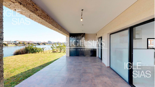 Casa Al Lago En Venta Con 4 Dormitorios En Los Lagos, Nordelta.