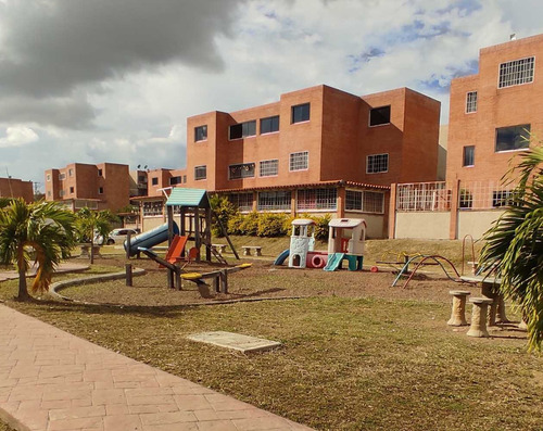 Imagen 4 de 13 de Invalmhouse. Apartamento Urbanización Canaima 3 Guatire