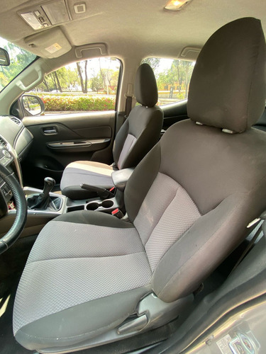 Mitsubishi L200 2.4 Cabina Doble 4x2 Mt