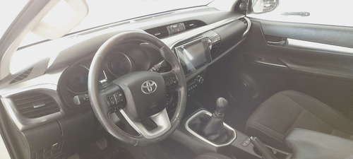 Imagen 11 de 16 de Toyota Hilux 2.8 Cd Srv 177cv 4x4