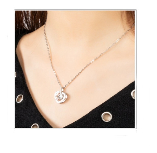 Imagen 2 de 4 de Collar Con Corazón Plateado Te Amo En 100 Idiomas