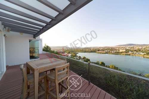 Casa En Venta En Balcones De Juriquilla Con Alberca Y Vista A La Lago