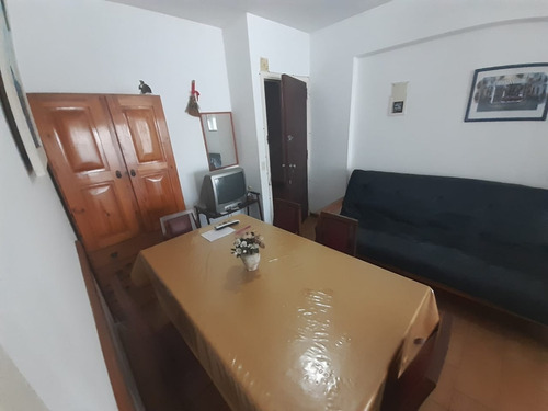 Imagen 2 de 15 de Un Ambiente Amplio Divisible, Edificio Ancla A Pasos Al Mar Y Del Centro