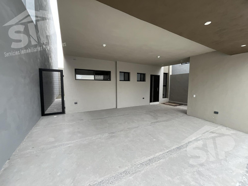 Casa En Venta En Dominio Cumbres Garcia
