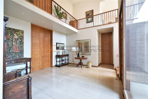 Casa En Venta De 4 Dorm. En Lo Barnechea