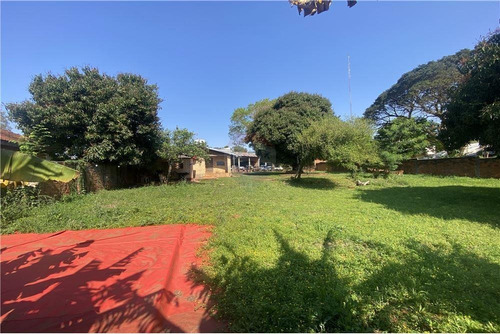 Vendo Amplia Casa Con Amplio Patio En Hohenau, A Pasos De La Ruta Sexta: 3 Habitaciones Y 2 Baños