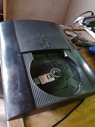 Playstation 3 Super Slim Sony 150gb Negra + Joystick Negro (Usado)