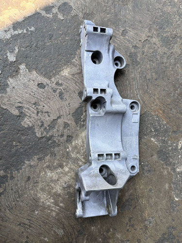 Base Soporte Alternador Compresor Jetta Clásico-a4 Original (Usado)