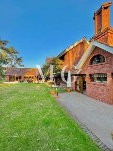 Venta Casa 5 Dormitorios + Dep.servicio, Barbacoa, Piscina Zona Golf, Punta Del Este