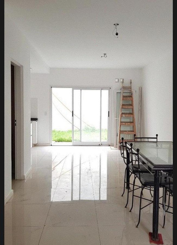 A Estrenar Casa Tipo Duplex, Con Cochera Y Fondo Libre.