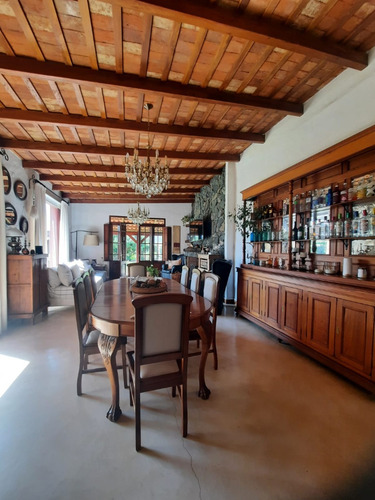Super Categoría!! Casa En Venta En El Mejor Barrio De La Ciudad De Villa María. Provincia De Córdoba. Sobre Costanera.